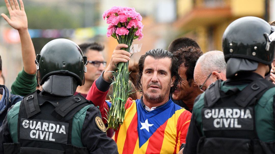 Manifestante durante la jornada del 1-O