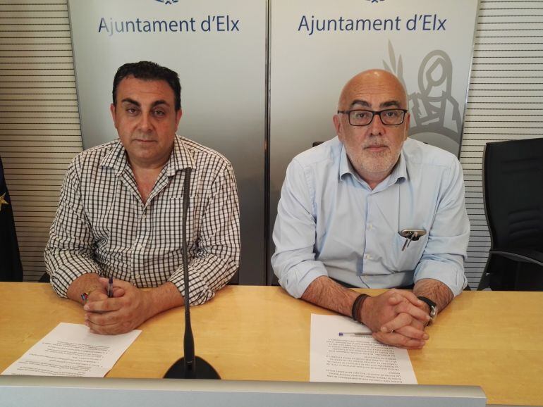 El presidente de la Federación Gestora, Fernando Jaén, y el concejal de Fiestas, José Pérez