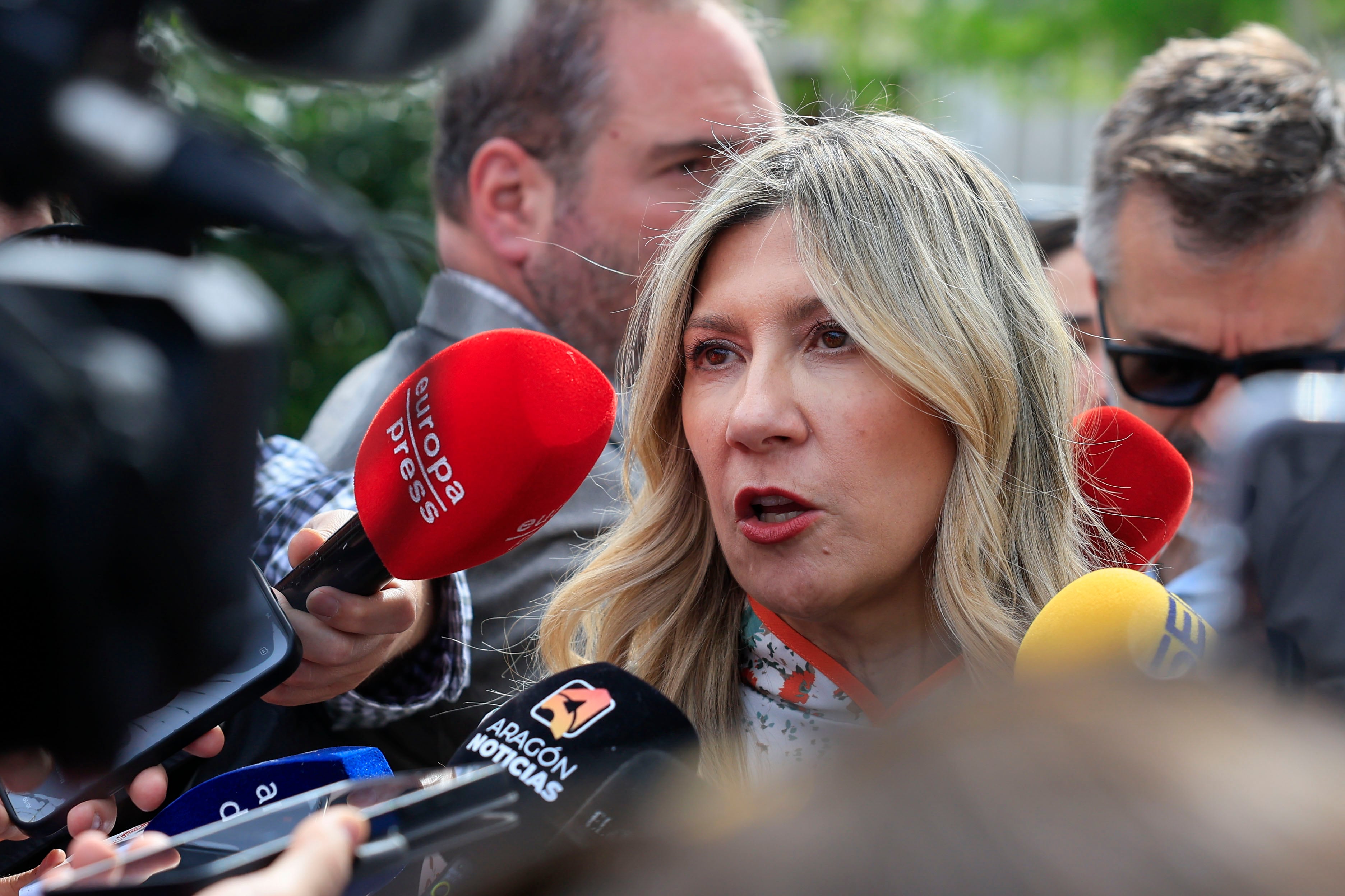 ZARAGOZA, 08/04/2026.- La vicepresidenta del Gobierno de Aragón en funciones, Mar Vaquero, tras reunión con dirigentes de Vox para tratar sobre el pacto de gobierno en Aragón, este miércoles en Zaragoza. Las negociaciones entre PP y Vox para alcanzar un acuerdo de Gobierno en Aragón avanzan y ambos partidos han mostrado este miércoles sintonía y voluntad de llegar a un entendimiento que permita la investidura como presidente del popular Jorge Azcón, aunque aún no han alcanzado un pacto. EFE/ Javier Cebollada