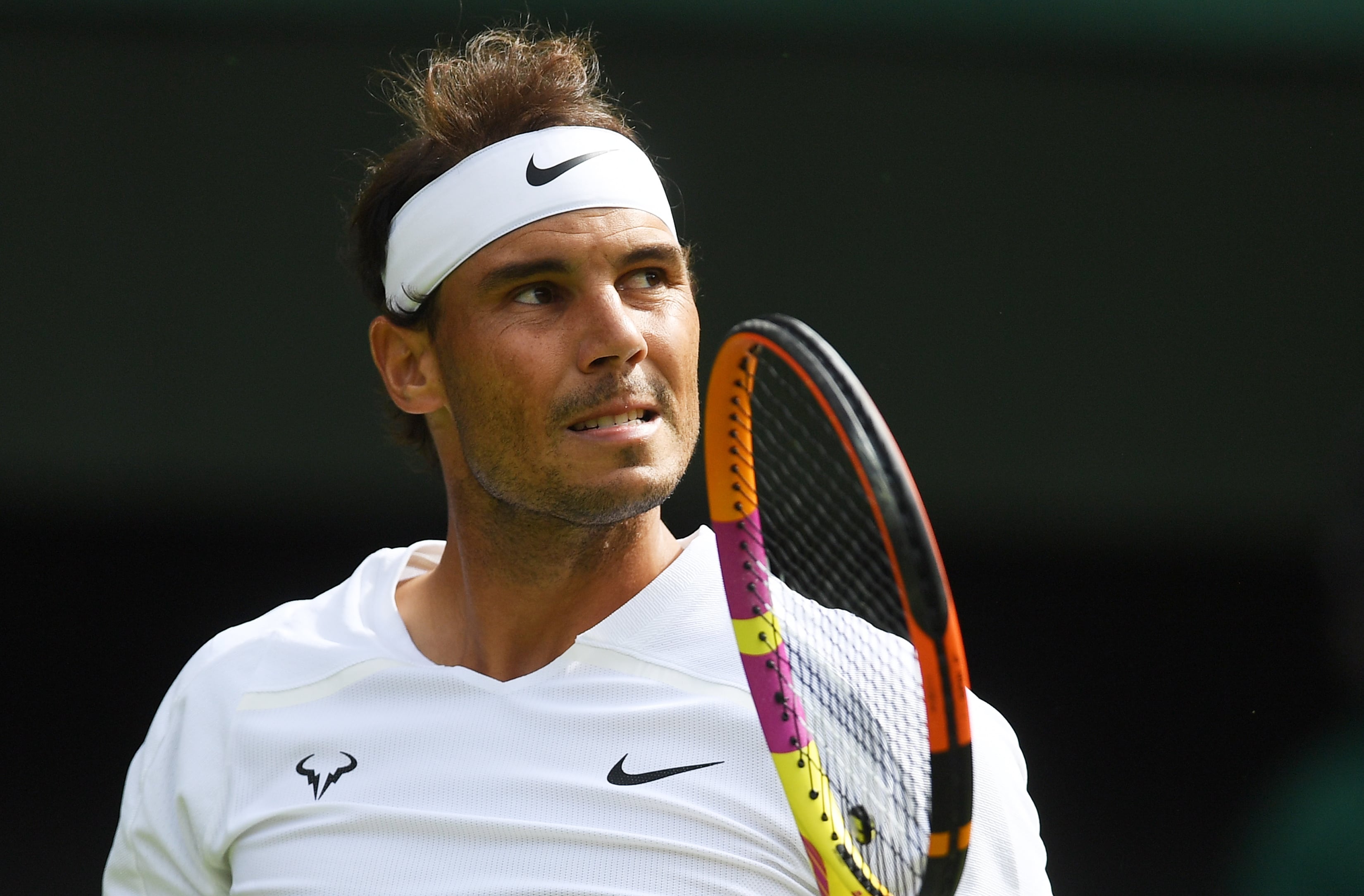 El español Rafael Nadal de España durante el partido de segunda ronda masculino contra el lituano Ricardas Berankis, en el Campeonato de Wimbledon, en Wimbledon, Gran Bretaña, este jueves.