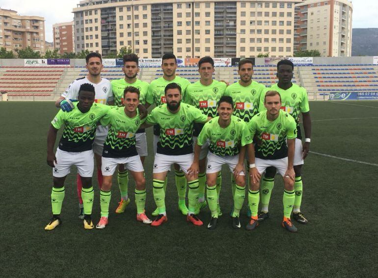 Los jugadores del Hércules B posa antes de un partidoElHércules B posa antes de un partido