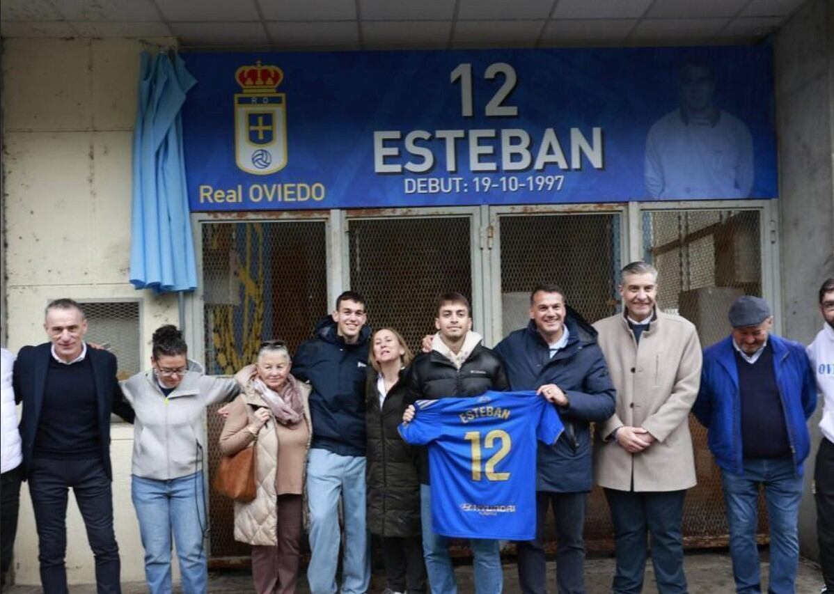 El Real Oviedo convierte en leyenda viva al mítico Esteban Andrés.