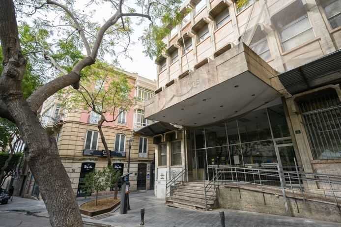 El Ayuntamiento de Almería prevé iniciar el 18 de septiembre la demolición del antiguo edificio de Correos.