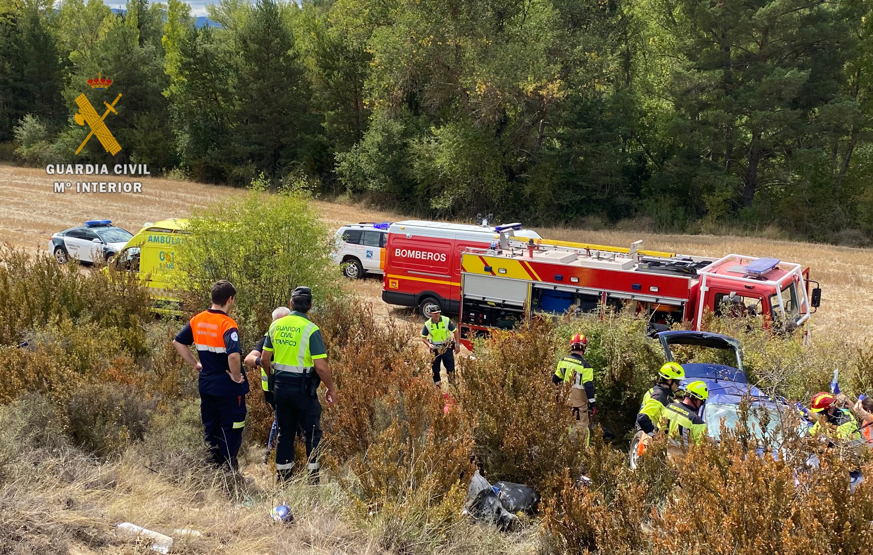 El vehículo caía hacia un campo unos 20 metros