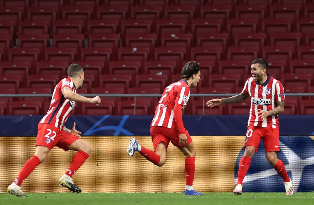 Joao Félix celebra su primer tanto de la noche.