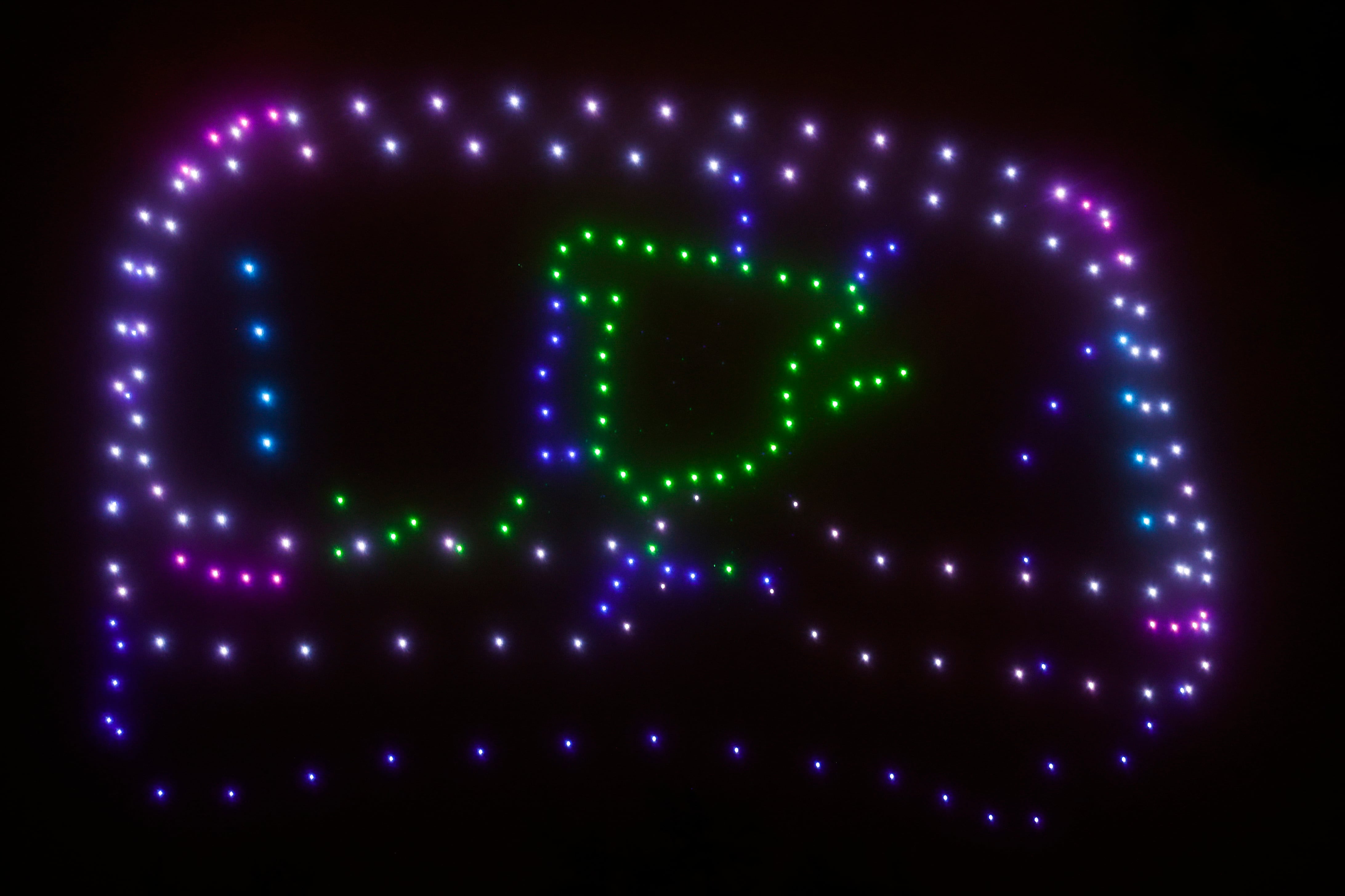 Espectáculo audiovisual con motivo del Día de la Hispanidad a cargo de 300 drones aéreos