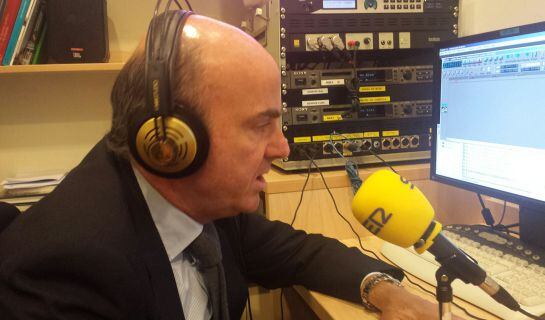 Luis de Guindos en el estudio de la Ser en el Congreso de los Diputados