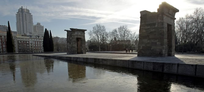 El templo de Debod, en el parque del Oeste, en Madrid, en una mañana muy fría, con temperaturas que por la noche han sido inferiores a los cero grados