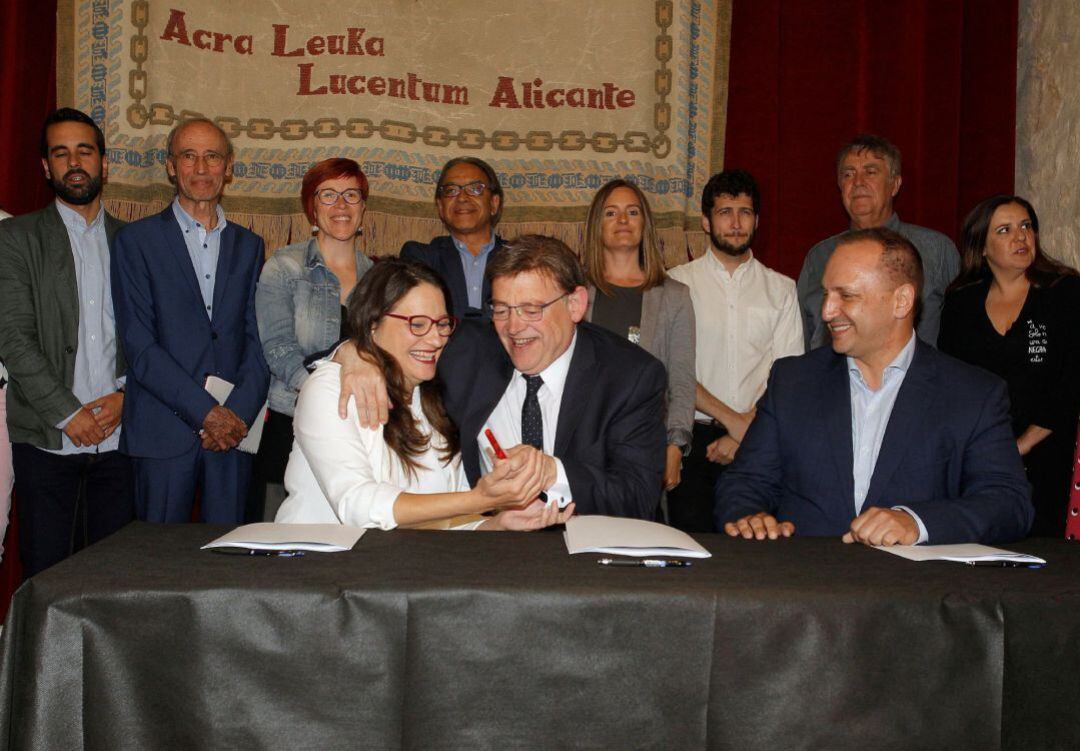 Momento de la firma de un nuevo Acord del Botànic el 12 de junio de 2019