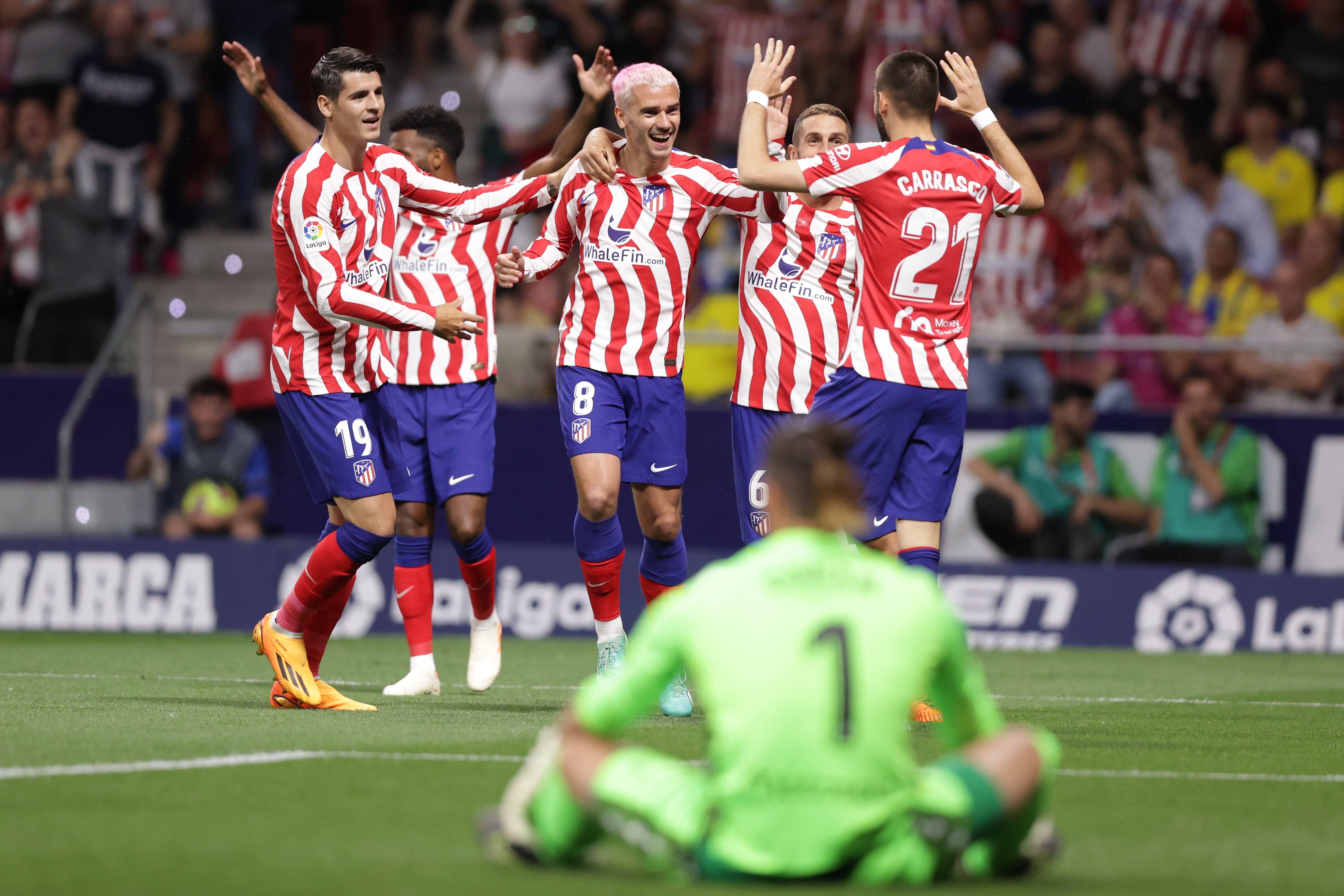 MADRID, SPAIN - MAY 03: Antoine Griezmann (2ndL) of Atletico de Madrid celebrates scoring their opening goal with teammate Alvaro Morata (L), Koke (2ndR) and Yannick Carrasco (R) during the LaLiga Santander match between Atletico de Madrid and Cadiz CF at Civitas Metropolitano Stadium on May 03, 2023 in Madrid, Spain. (Photo by Gonzalo Arroyo Moreno/Getty Images)