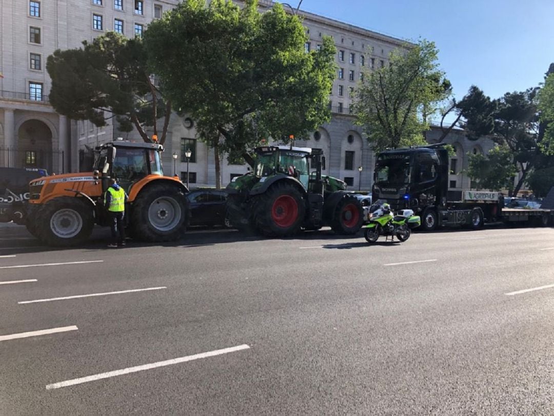 La protesta convocada por el Círculo del Agua se celebra frente al Ministerio para la Transición Ecológica 