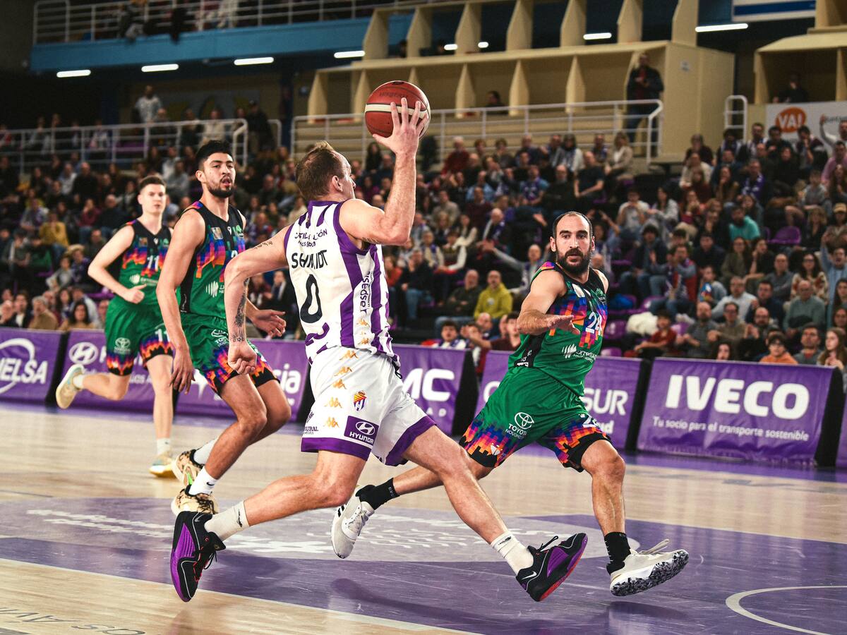 Devin Schmidt abre la puerta al Estudiantes