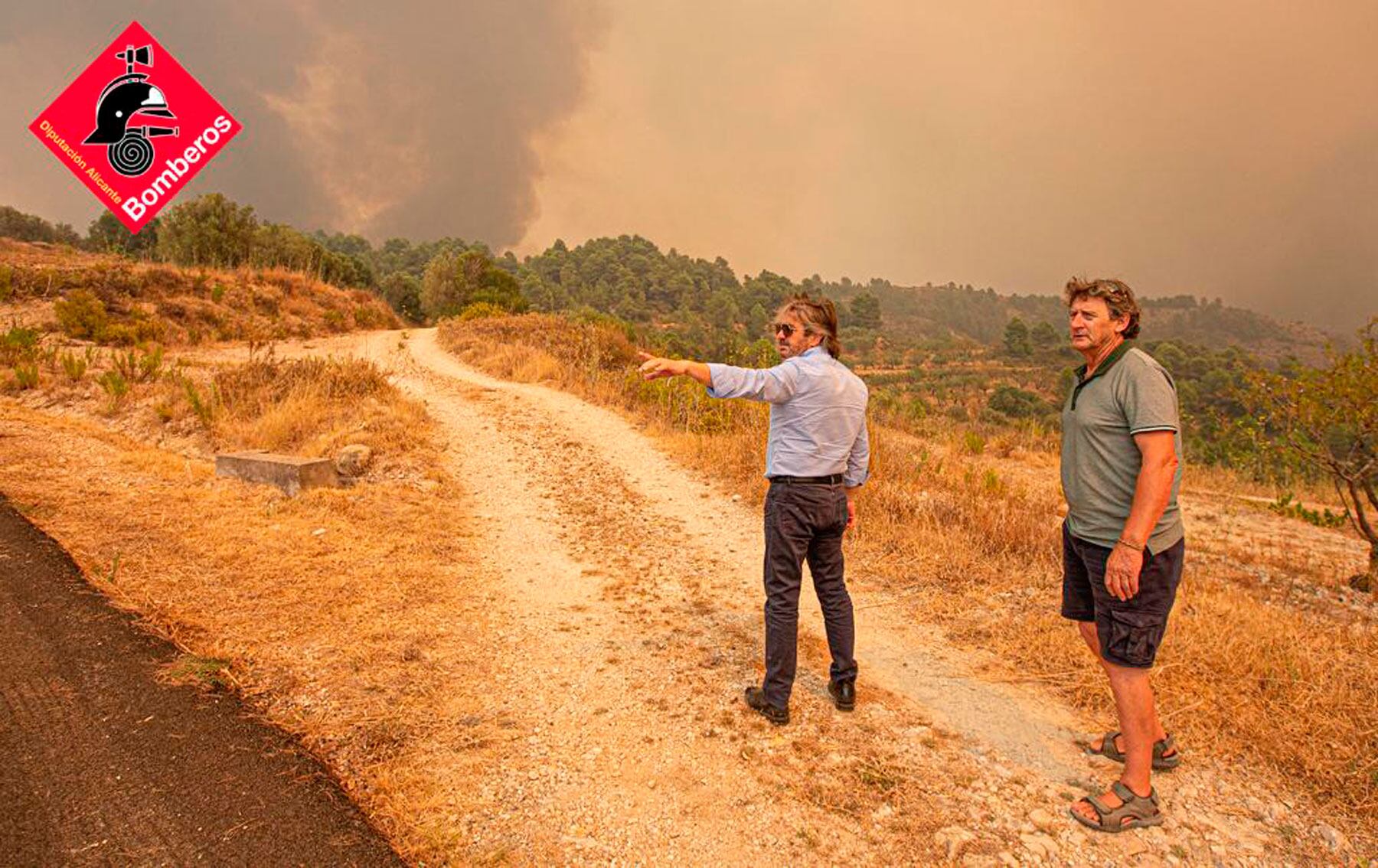 El diputado provincial de Emergencias y alcalde de Planes, Javier Sendra, sobre el terreno afectado por el fuego