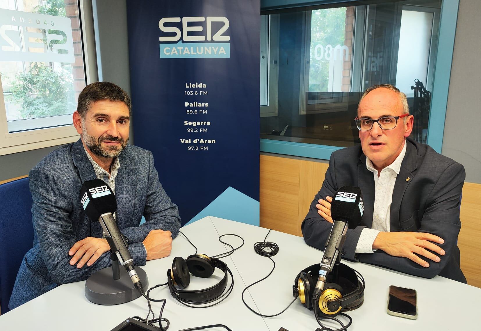 Un moment de la tertúlia amb els alcaldes de Ciutadilla (esquerra) i Benavent de Segrià.