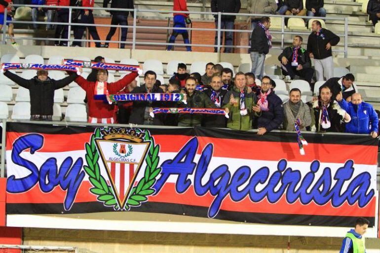 Aficionados del Algeciras festejan el triunfo.