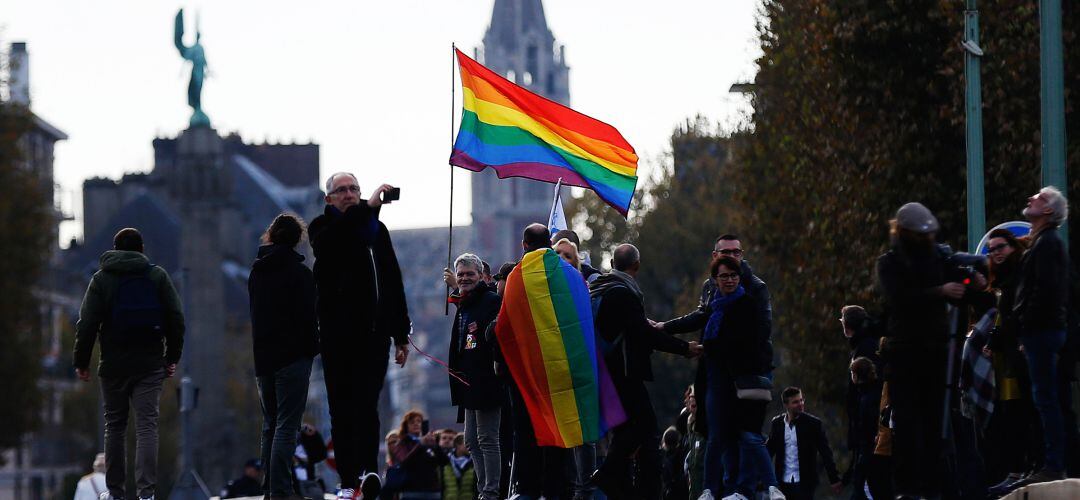 El colectivo gay anima a denunciar cualquier agresión homófoba que se sufra.