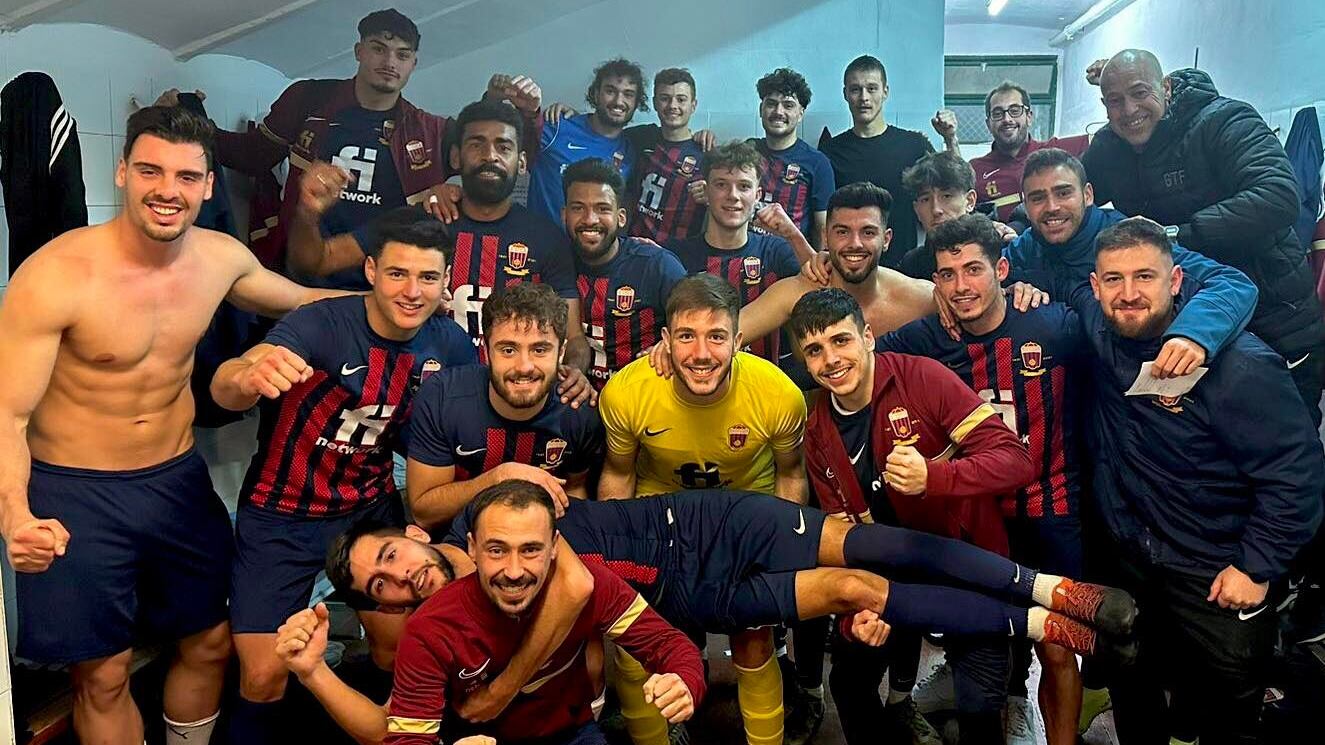 El vestuario del Eldense B sonríe ante la buena racha de resultados