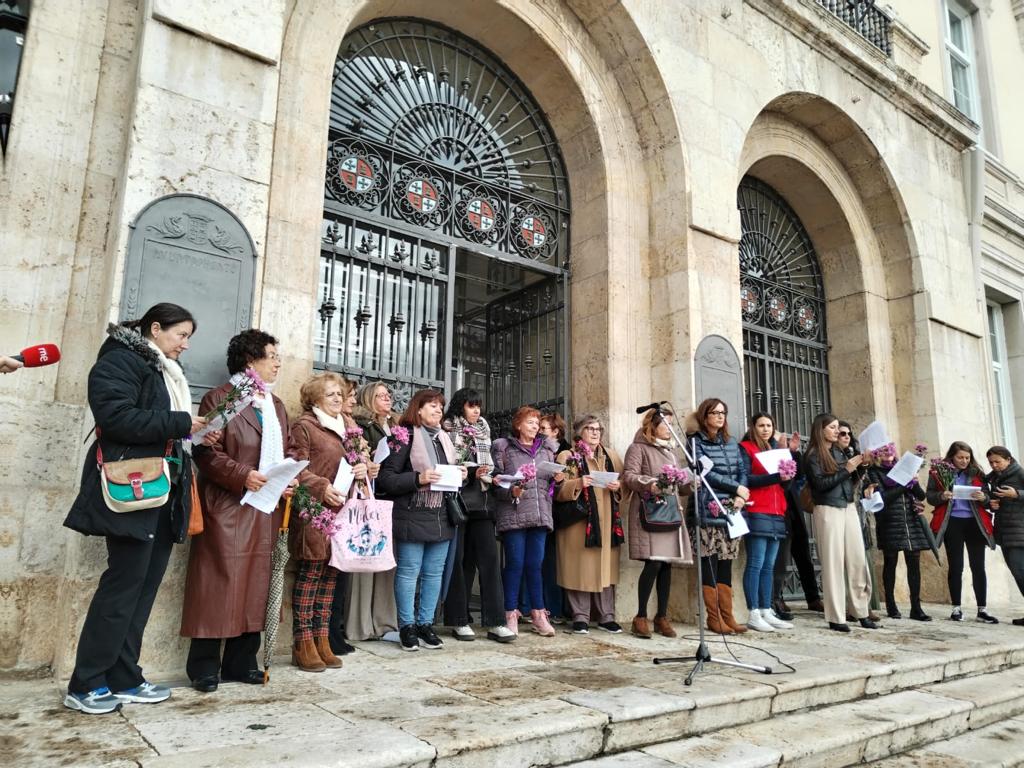 Lectura del manifiesto por el 8-M en la Plaza Mayor