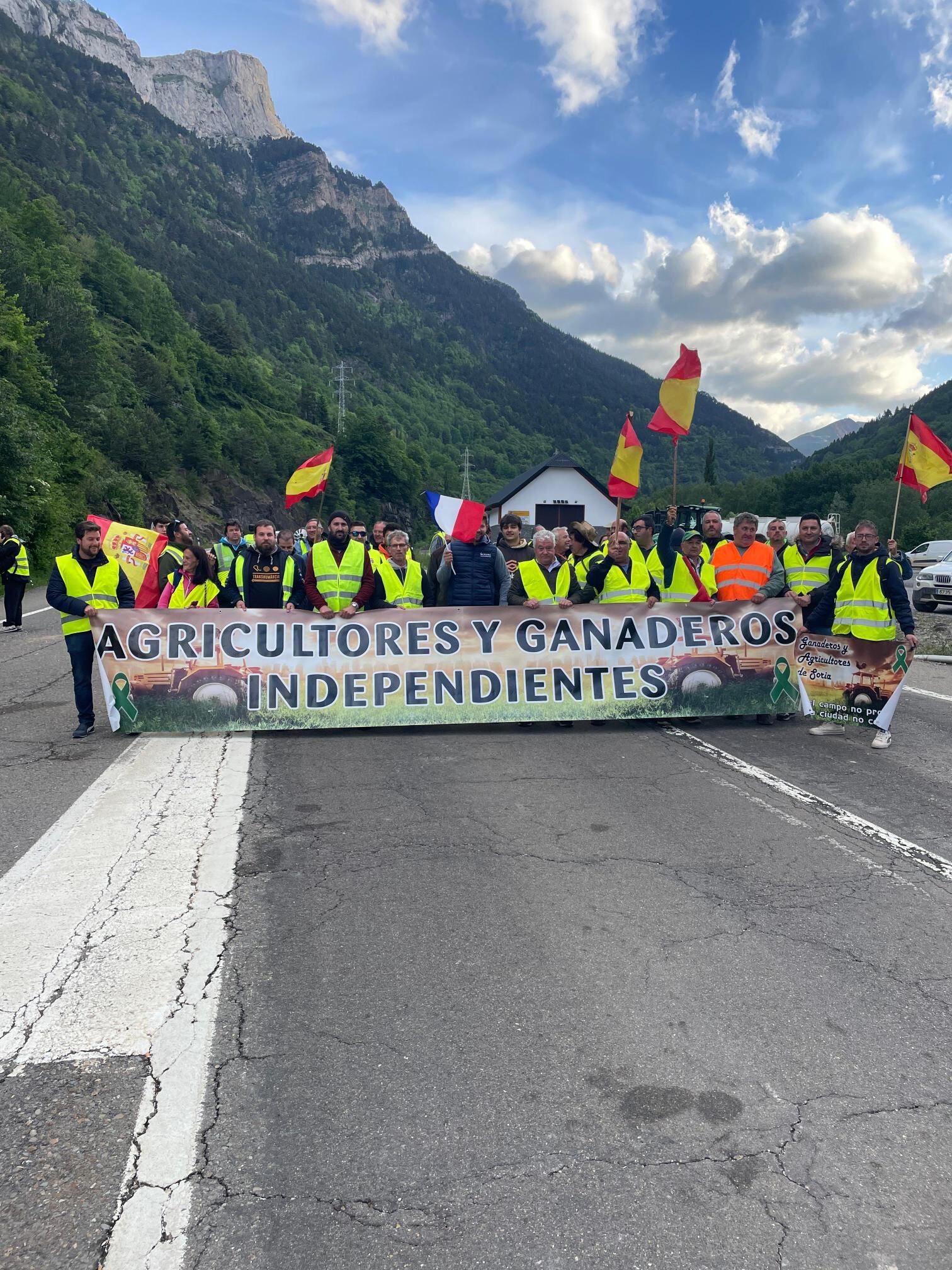 Entre 7 y 7'40 horas volvía la protesta a los pasos fronterizos de Somport y Portalet