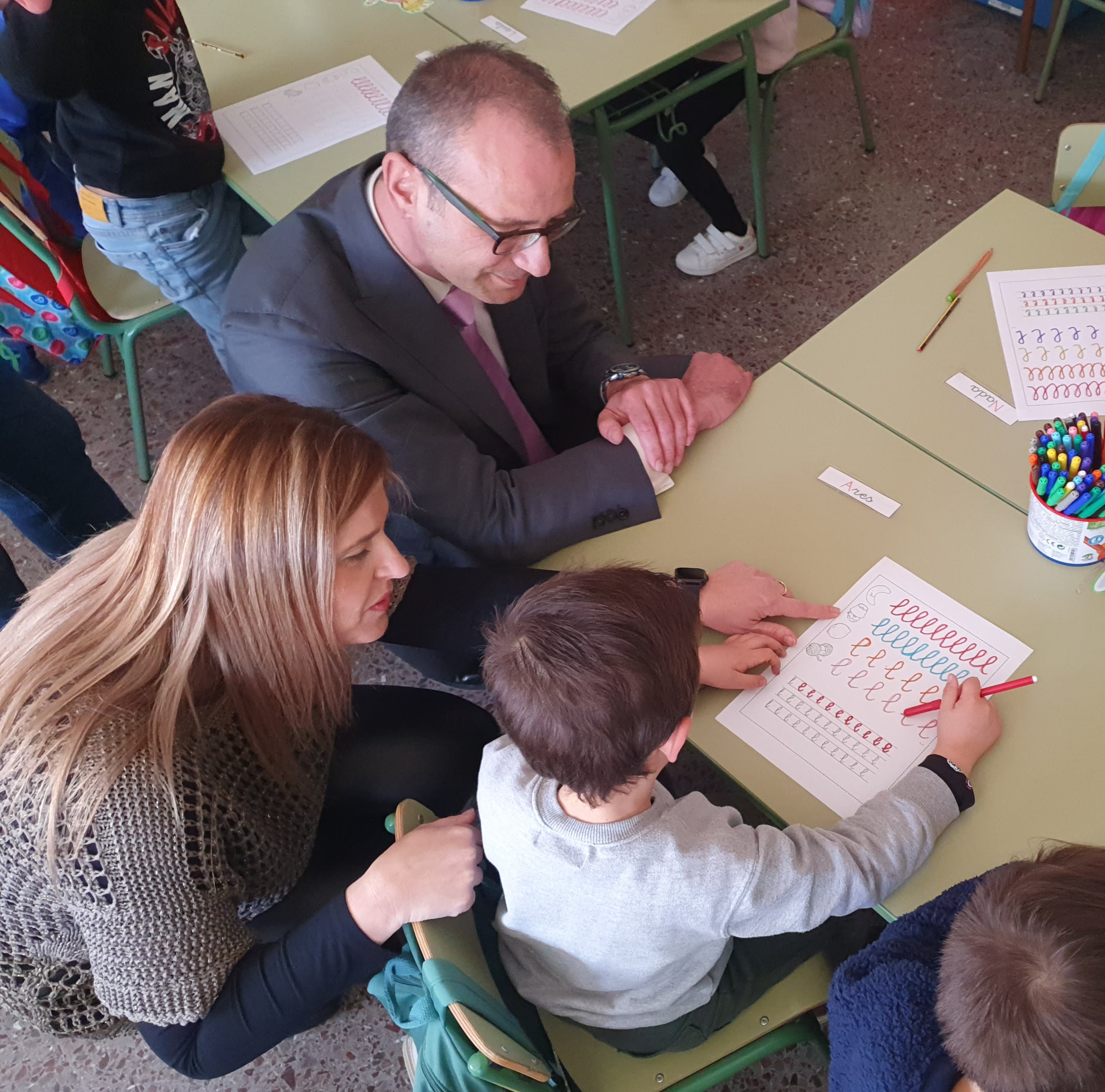 El consejero de Educación, Víctor Marín, visitó hoy en la pedanía murciana de Beniaján la Escuela de Educación Infantil La Naranja