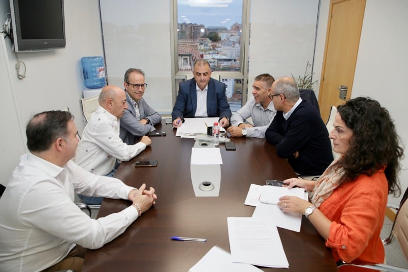 Reunión de Roberto Media con los alcaldes de Santoña, Argoños, Escalante y Bárcena de Cicero