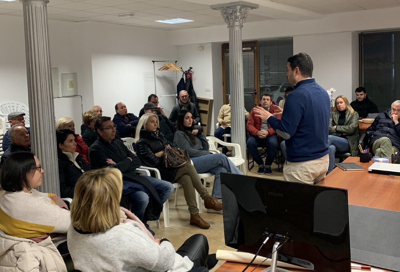 Momento del encuentro con militantes