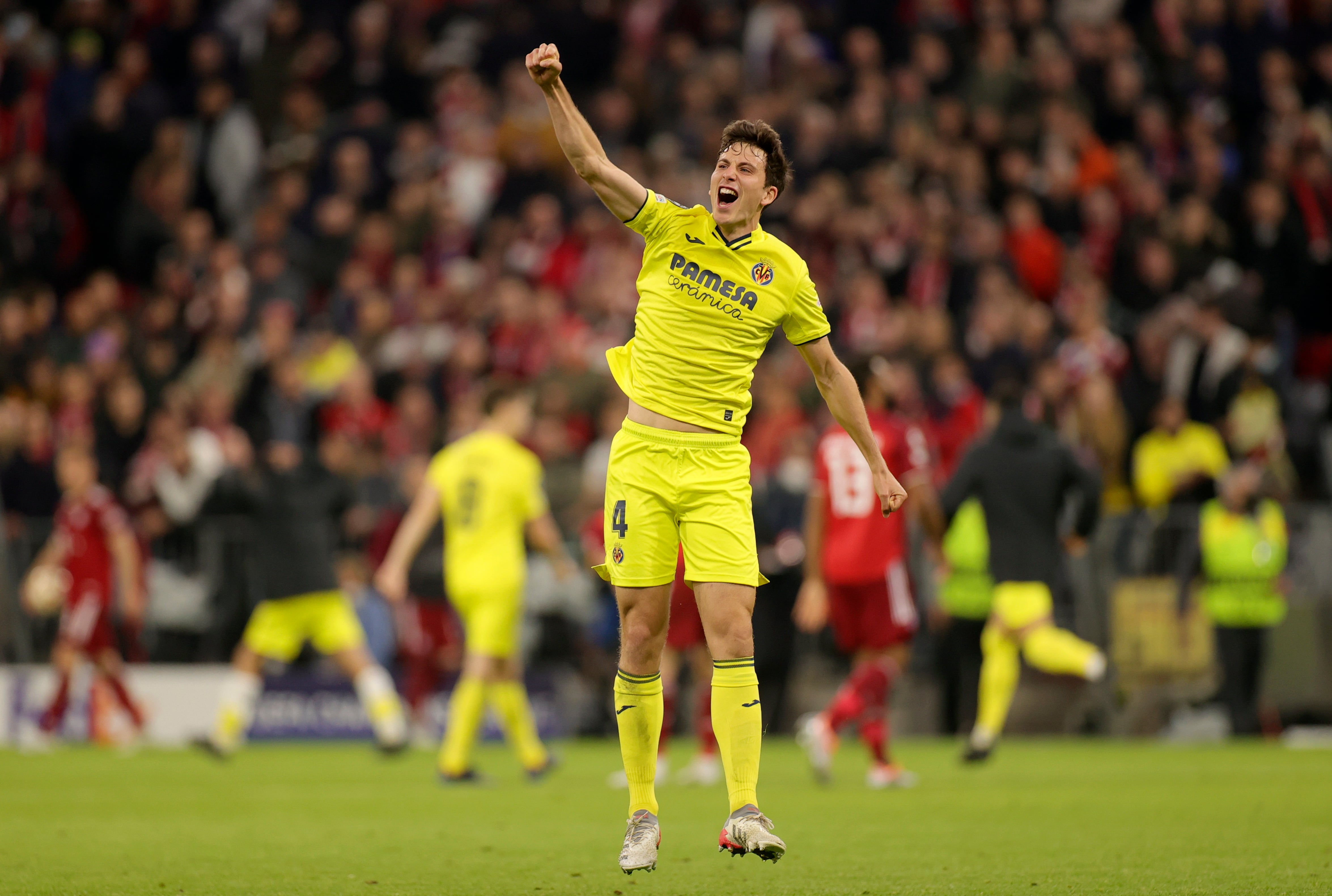 Munich (Germany), 12/04/2022.- Pau Torres of Villarreal celebrates after the UEFA Champions League quarter final, second leg soccer match between Bayern Munich and Villarreal CF in Munich, Germany, 12 April 2022. (Liga de Campeones, Alemania) EFE/EPA/FRIEDEMANN VOGEL
