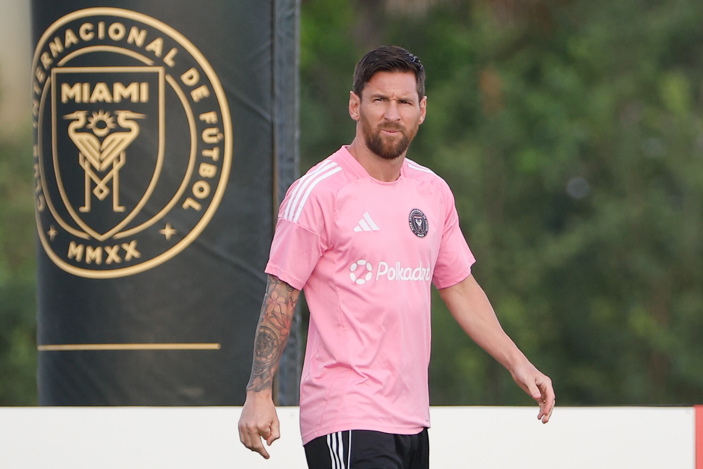 El jugador argentino Lionel Messi participa en un entrenamiento este sábado, previo a un partido del Mundial de Clubes entre Inter Miami y el París Saint-Germain.