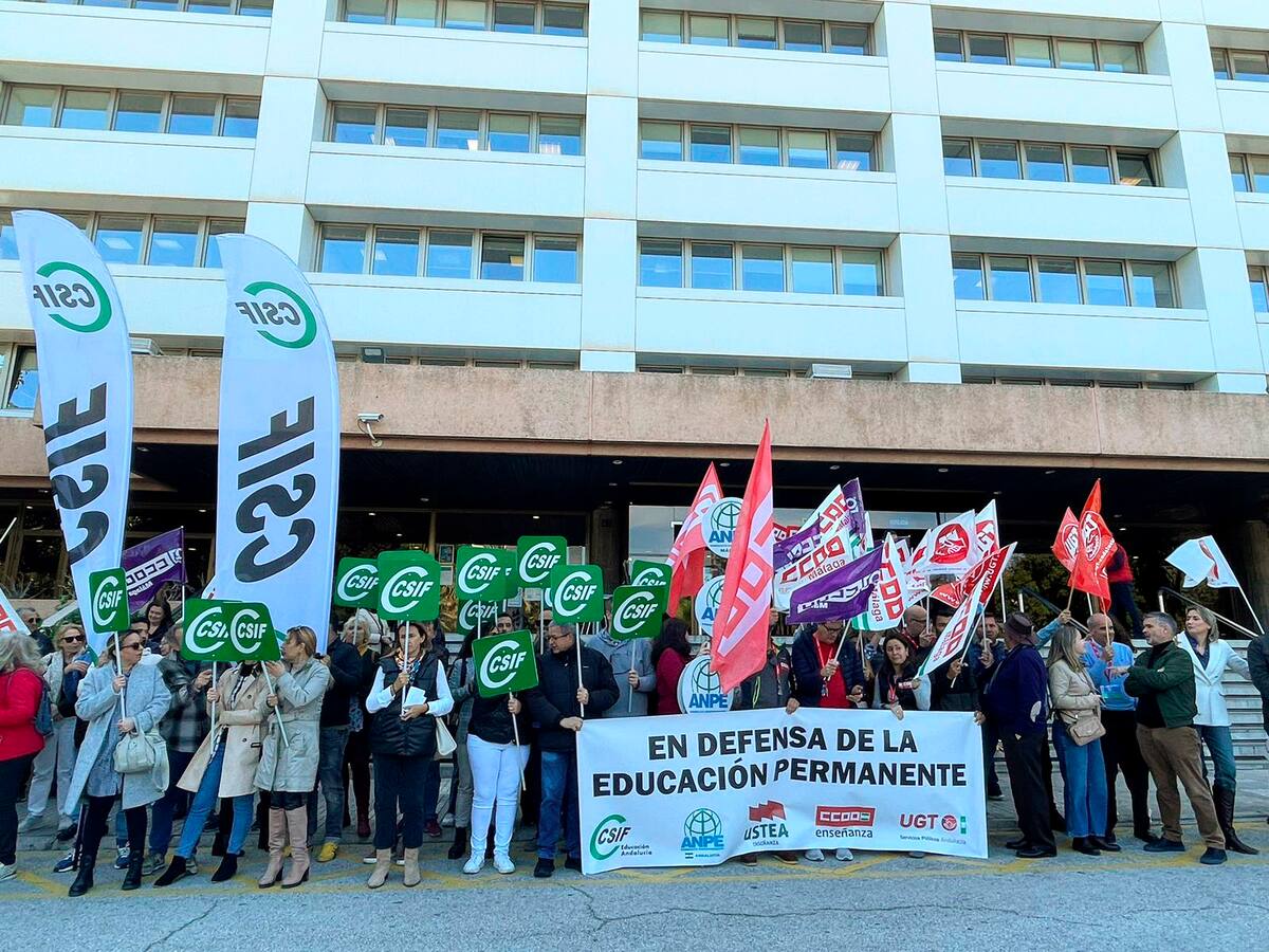 Los centros de adultos de Málaga exigen el mantenimiento de sus plantillas