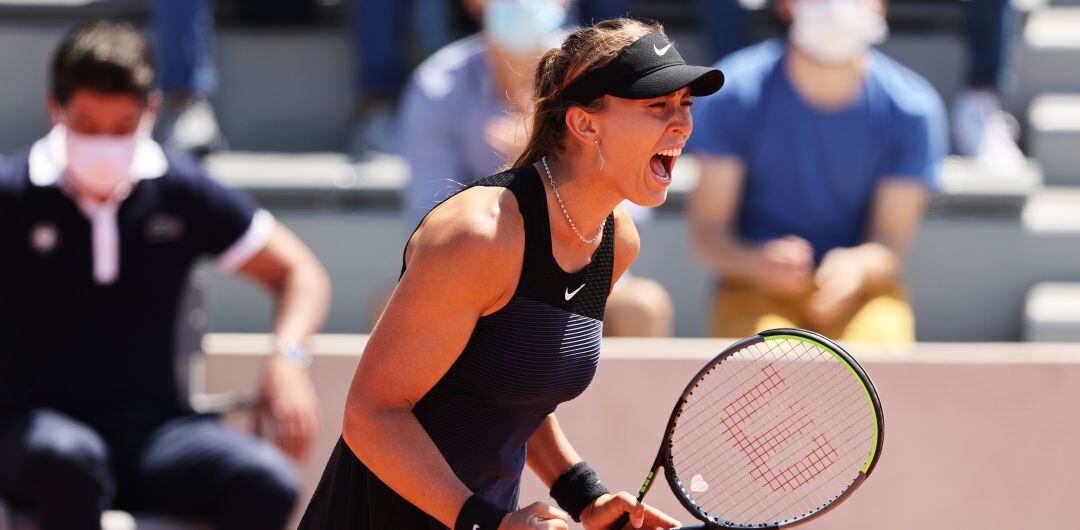 Paula Badosa celebra un punto en Roland Garros