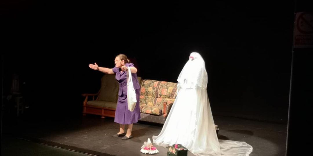 Momento de la obra "Palaboda" en la Sala Central Lechera