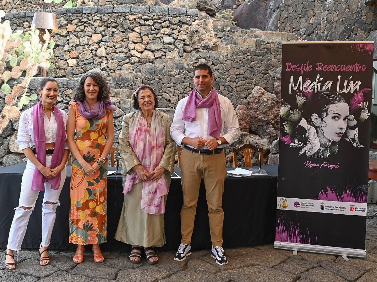 El Jardín de Cactus, pasarela natural del desfile Reencuentro Media Lúa de diseños tintados con cochinilla