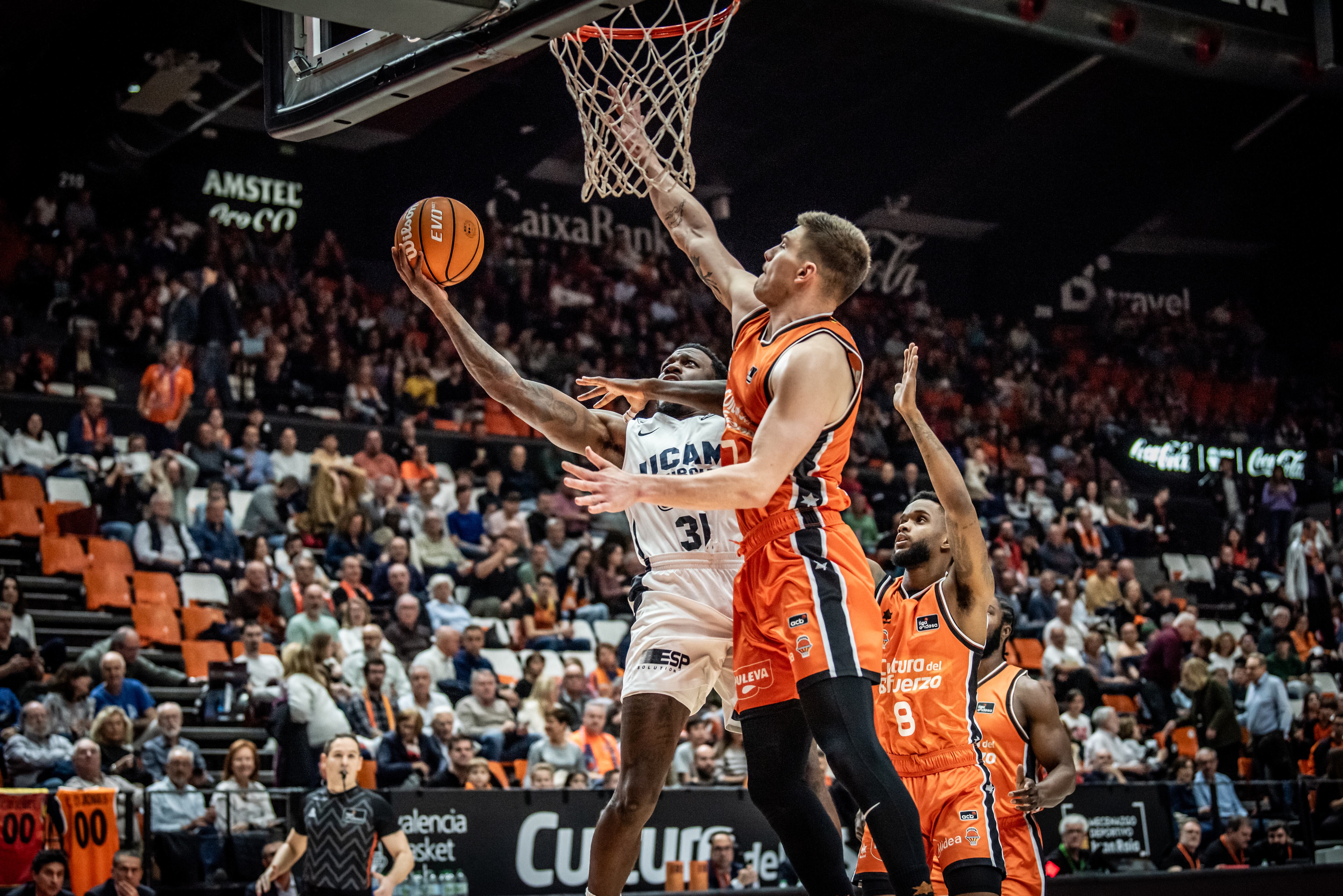 Dylan Ennis con UCAM Murcia ante Valencia