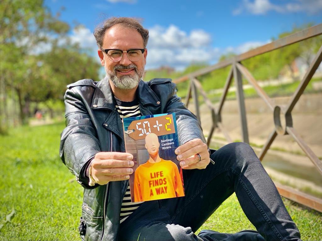 Santiago Cambero con su nuevo libro &quot;50+2&quot;