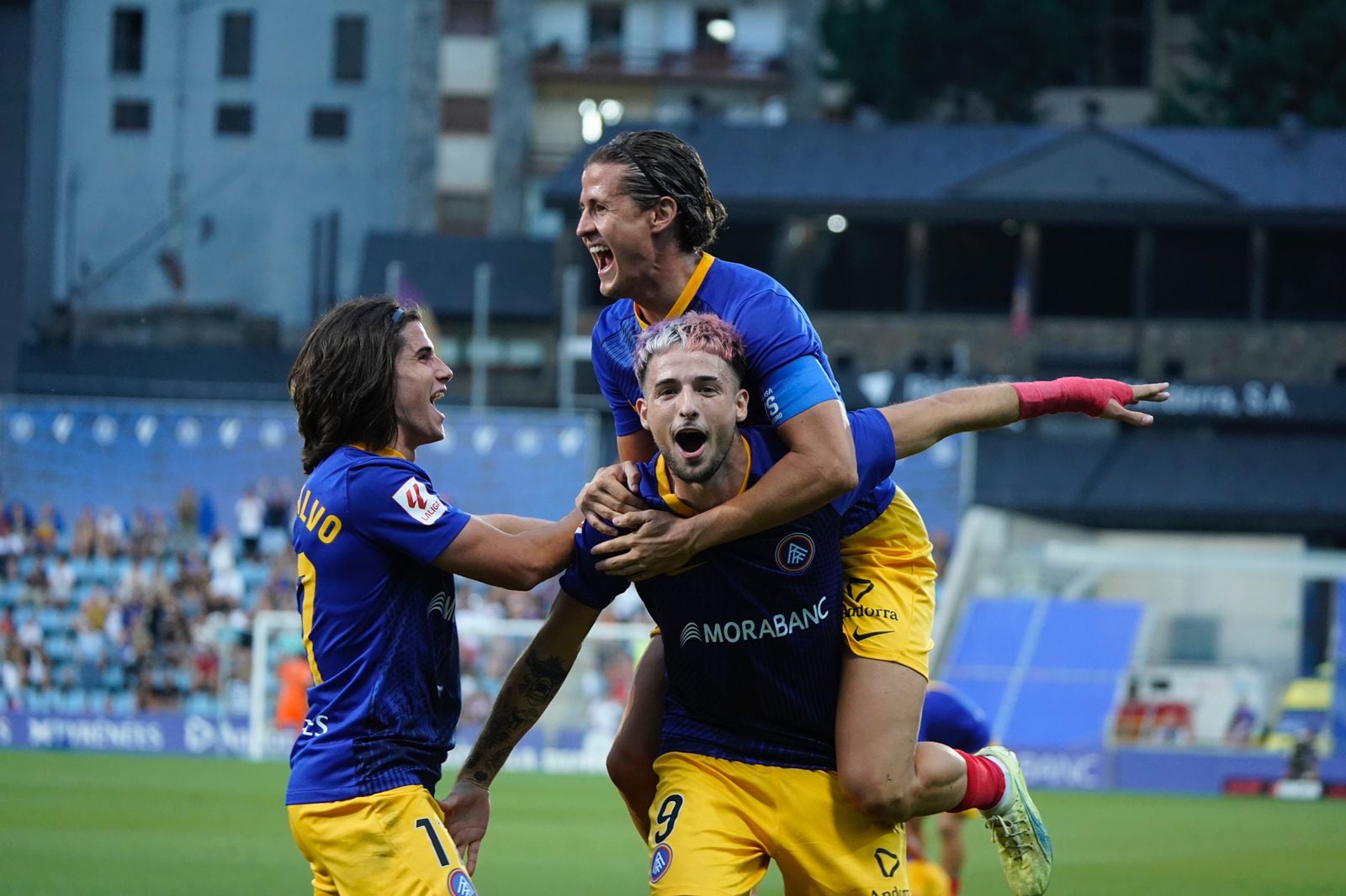 Manu Nieto celebra uno de sus tres goles al FC Cartagena