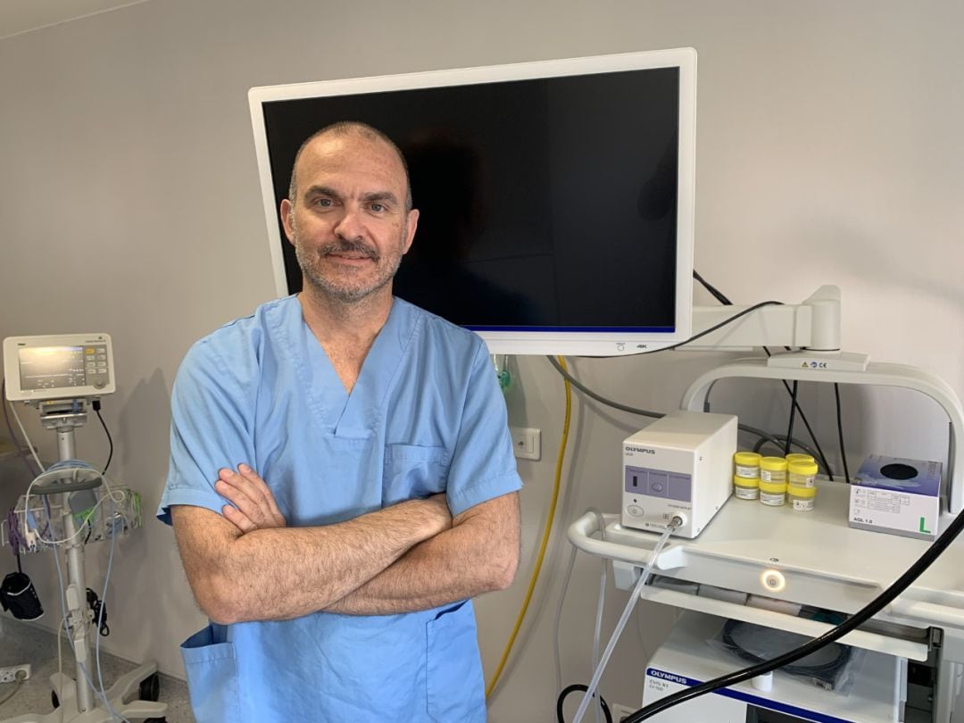 Dr. Andrés Serrano, gastroenterólogo especialista en endoscopia digestiva en el hospital HLA La Vega