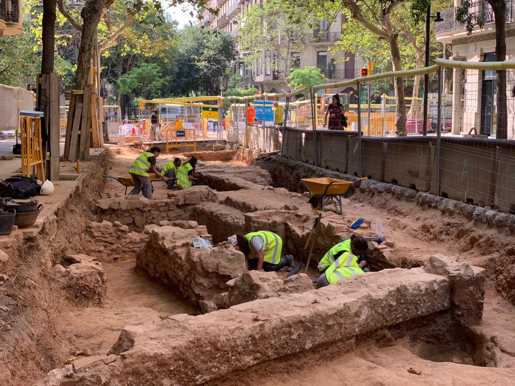 Restes arqueològiques trobades al carrer Girona de Barcelona corresponents al convent dels Caputxins de Montcalvari del segle XVI / Víctor Sanz Guerrero