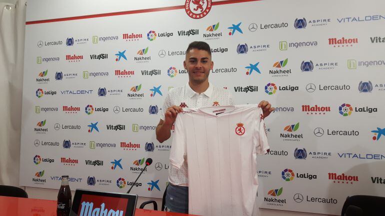 Liberto Beltrán en su presentación como nuevo jugador de la Cultural