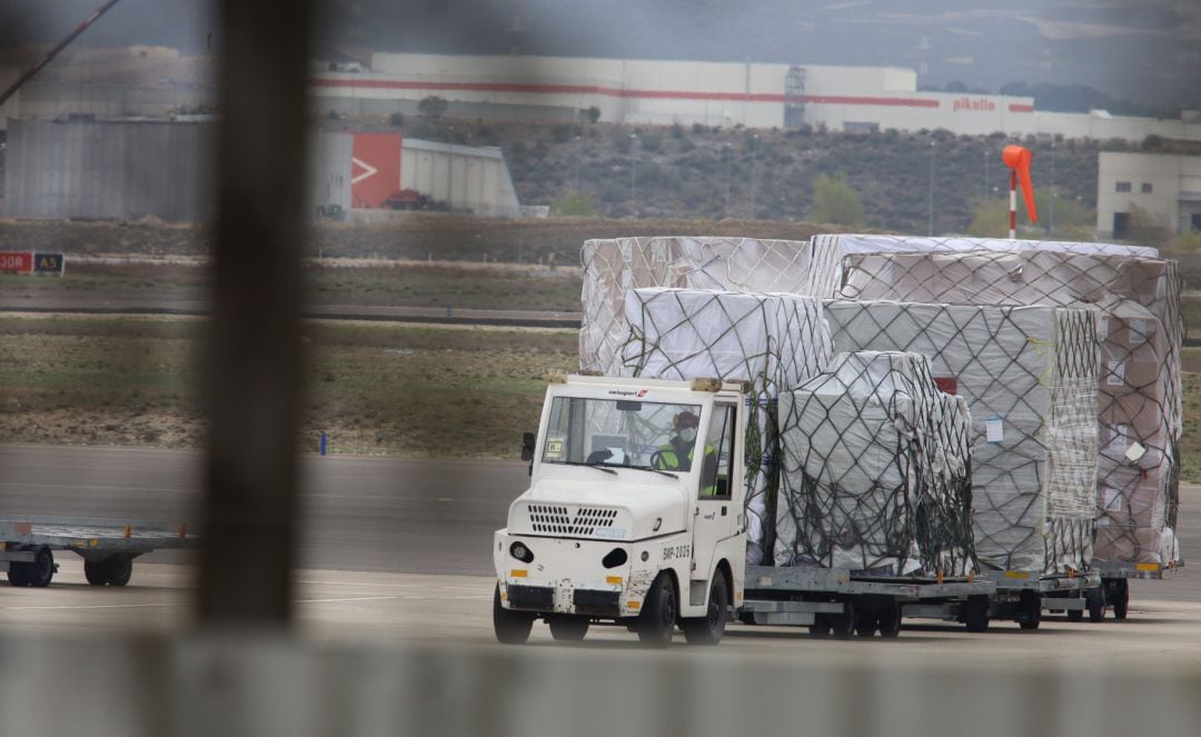 Llegada al Aeropuerto de Zaragoza un avión de China con cargamento de material sanitario.