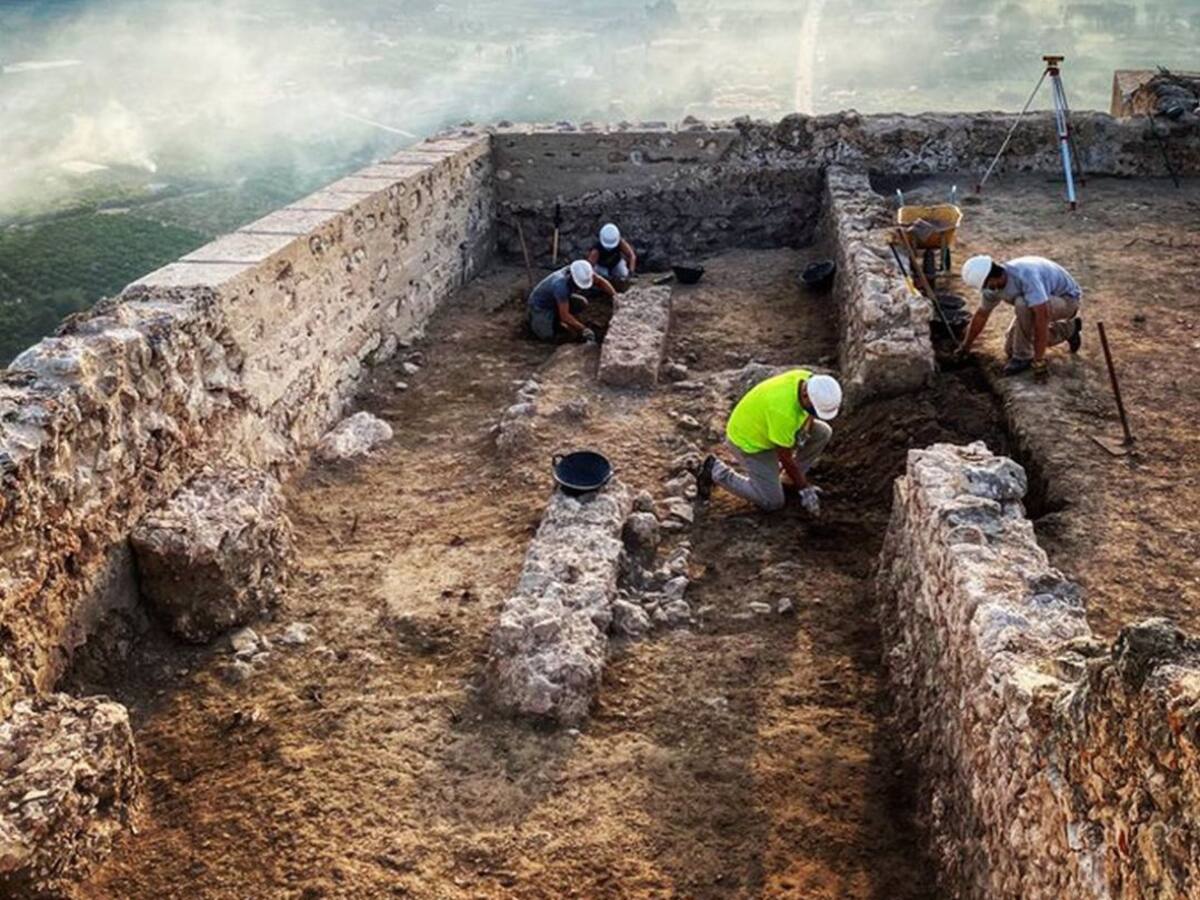 Nuevos hallazgos en el Castell de Bairéncon piezas de las épocas cristiana y musulmana en la alcazaba