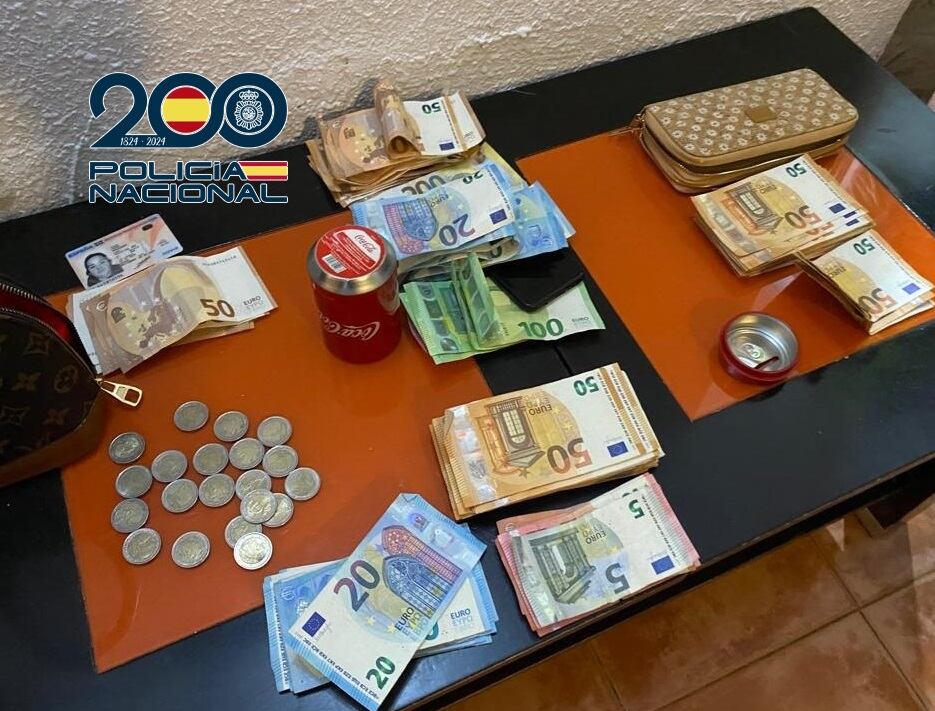 Material recuperado en la operación policial