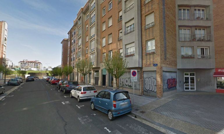 Vista de la calle del barrio de Amara donde se ha registrado el incendio. 