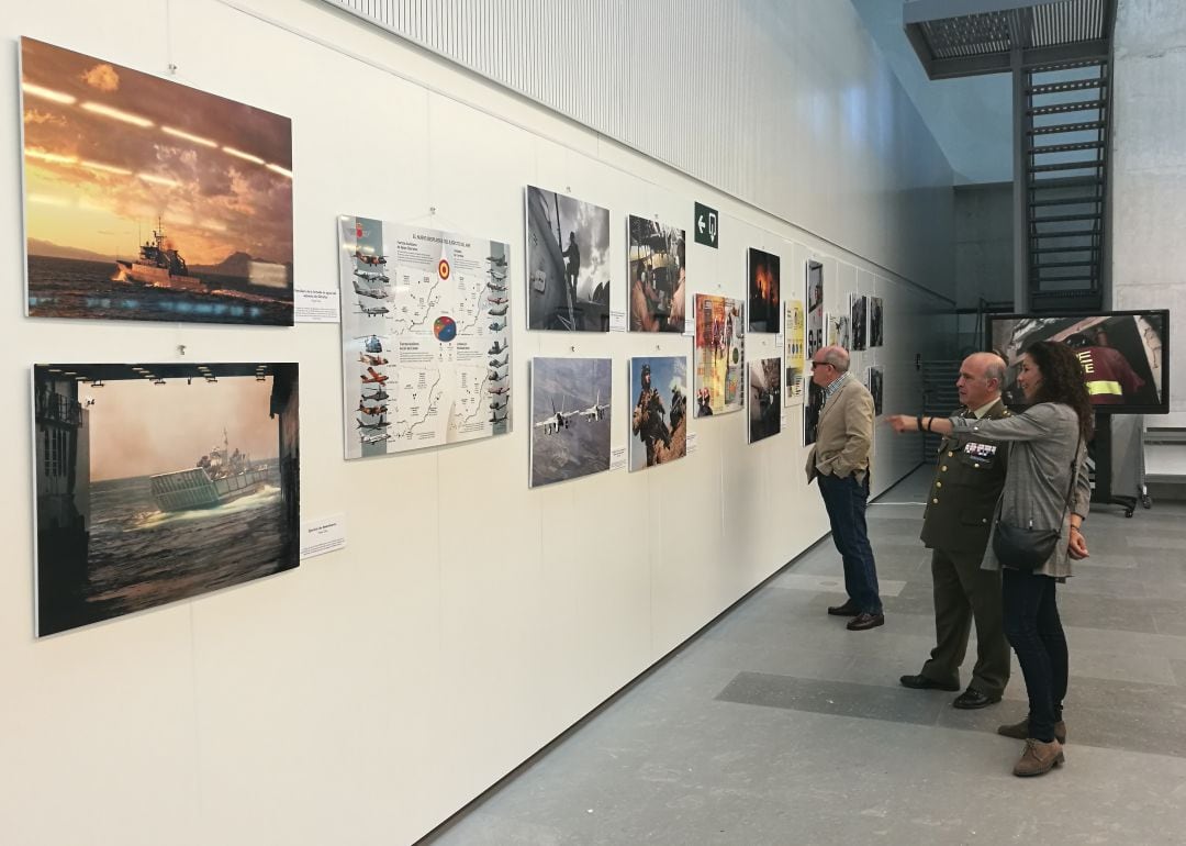 La defensa nacional centra la exposición inaugurada en la biblioteca pública de Segovia