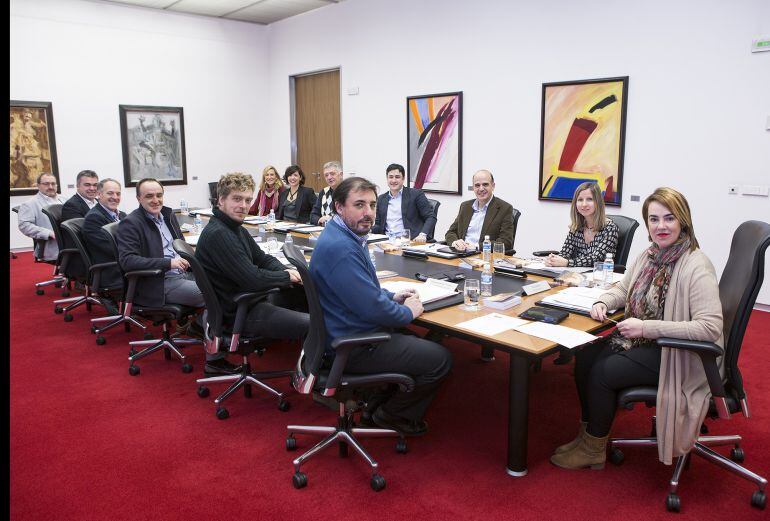 La Mesa y Junta de Portavoces, durante una reunión ordinaria.