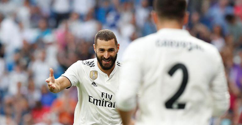 Benzema celebra su gol con Dani Carvajal