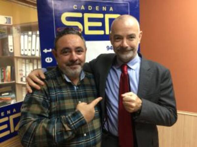 El empresario Julio Torres (d) y Miguel Angel García, manager