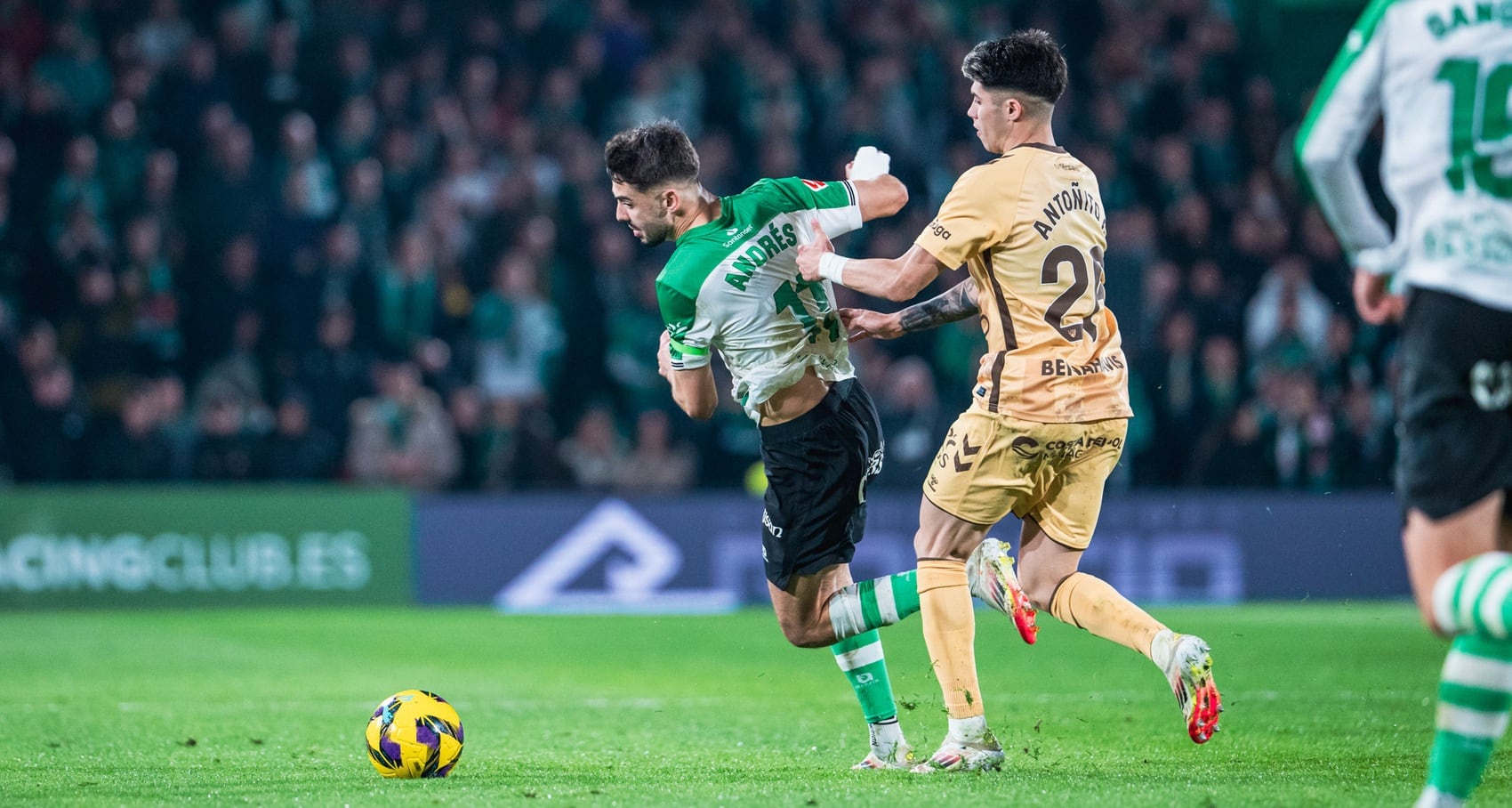 Andrés Martín, contra Antoñito, durante el partido.