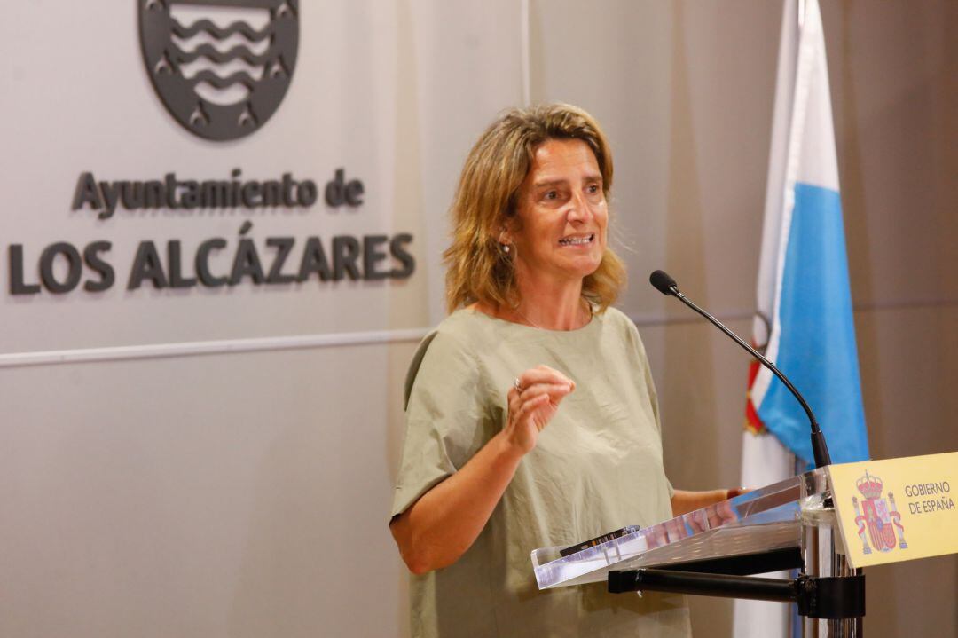 La vicepresidenta tercera y ministra de Transición Ecológica y Reto Demográfico, Teresa Ribera, en rueda de prensa, después un encuentro con representantes de la Plataforma SOS Mar Menor y con alcaldes de municipios aledaños, en el Ayuntamiento de Los Alc