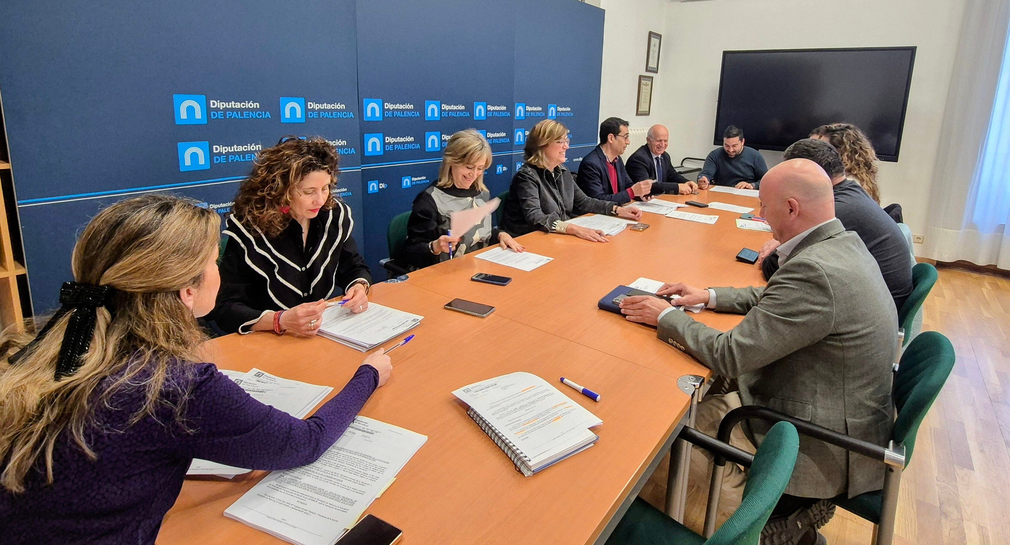 Diputación y Junta invertirán 240.000 euros en la reparación, conservación y mejora de los colegios de la provincia