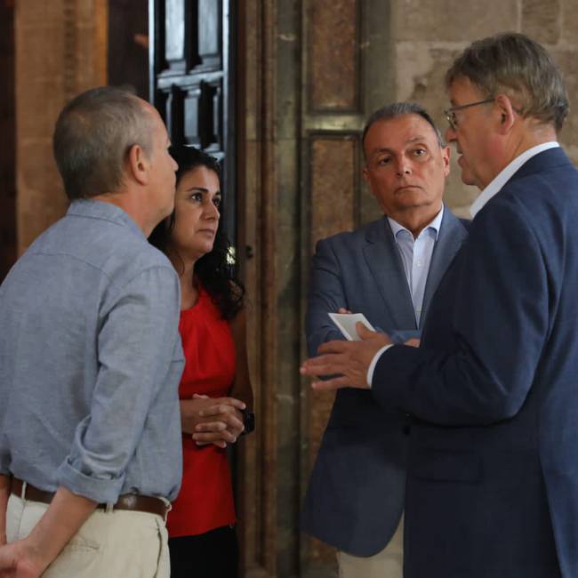 Ismael Saéz, Ana García Alcolea y Salvador Navarro con Ximo Puig